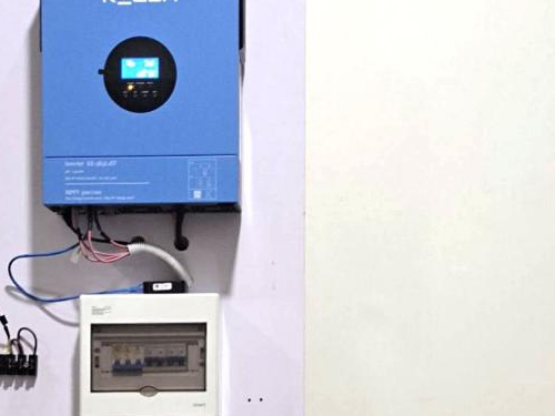 550W aurinkopaneelit + 5kW: n ulkopuolinen invertteri + 10 kWh litium-akku Rakenna kodin integroitu aurinkovarastojärjestelmä